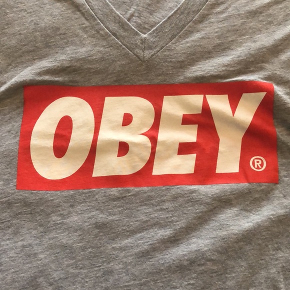 Obey V-Neck tshirt - Picture 3 of 4